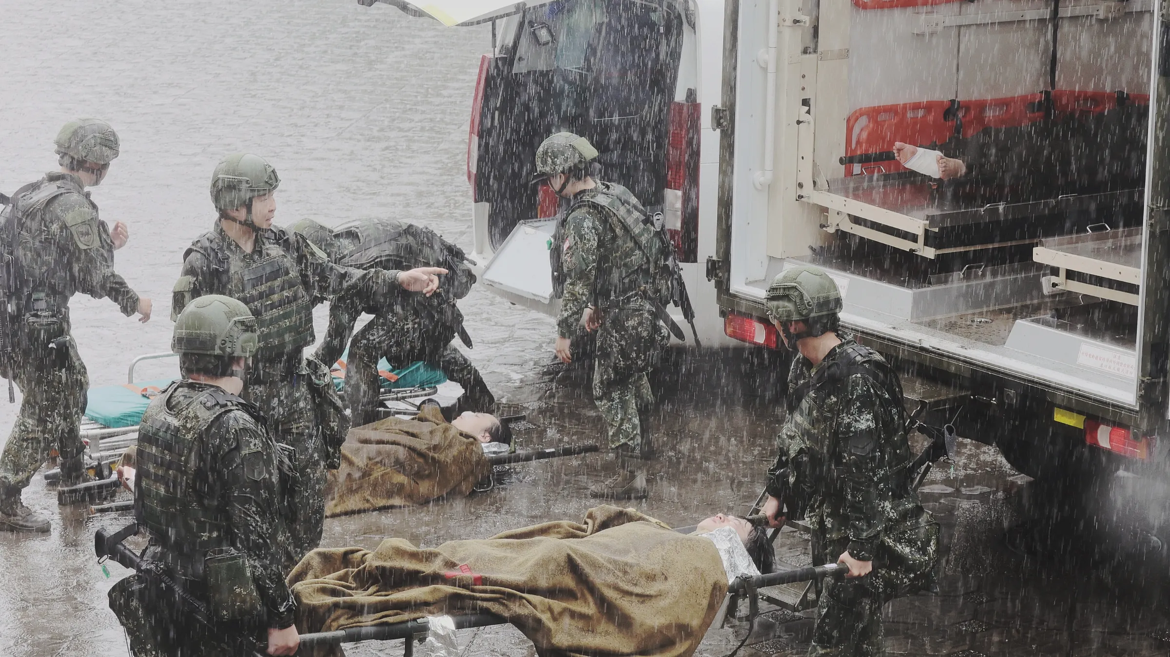 20260811-國軍「漢光42號」演習實兵演練11日由臺北後備旅操演「戰傷救護」課目。（柯承惠攝）