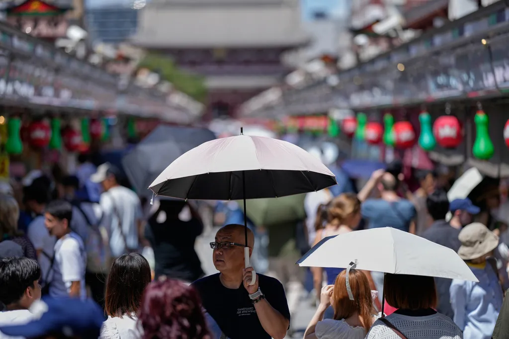 日本東京遭遇熱浪高溫。（美聯社）