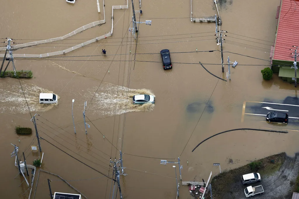 日本東部千葉縣遭遇豪大雨襲擊，當地出現大量淹水災情。（美聯社）