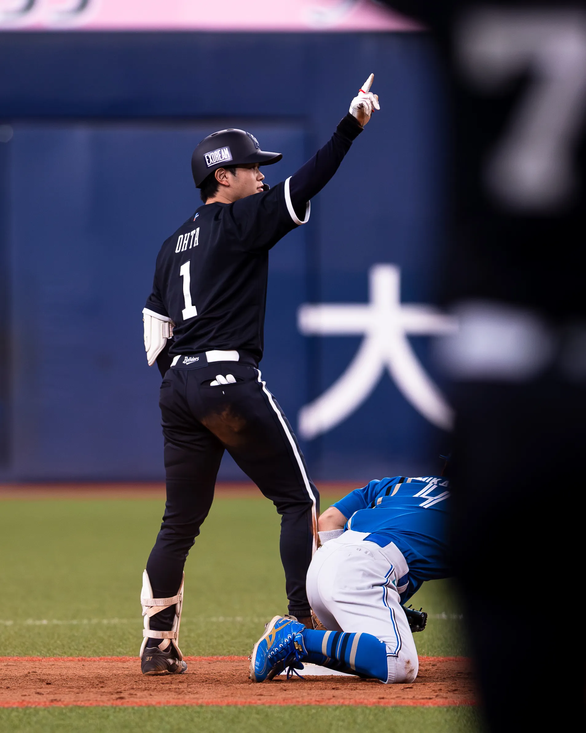 太田椋と紅林弘太郎が連続適時打を放つなど、この回一挙4得点を奪い、日本ハムを突き放した。（写真／丁勤紜撮影）
