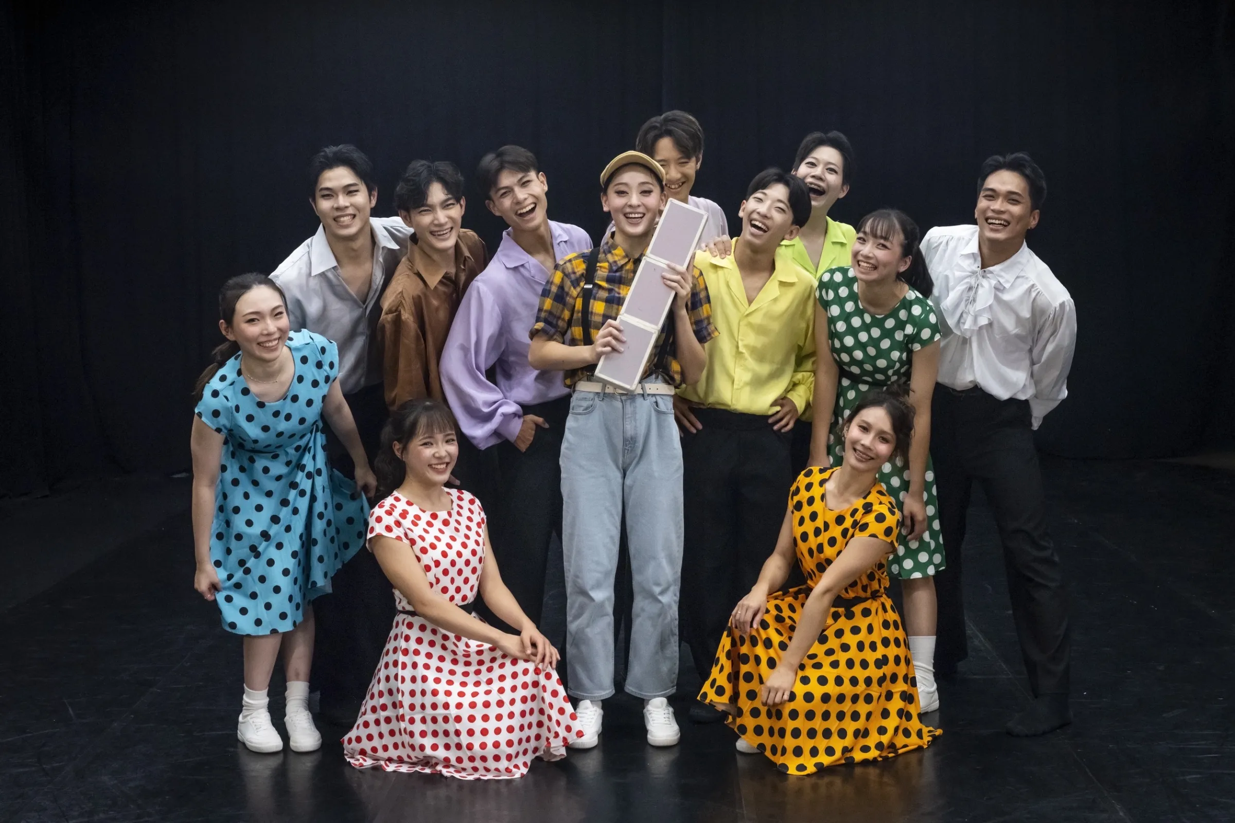 劇藝無限海外演出吸引大批觀眾，臺灣青年表演者以戲曲及民俗技藝，在國際舞台留下文化交流的珍貴身影。（圖／凌華教育基金會提供）