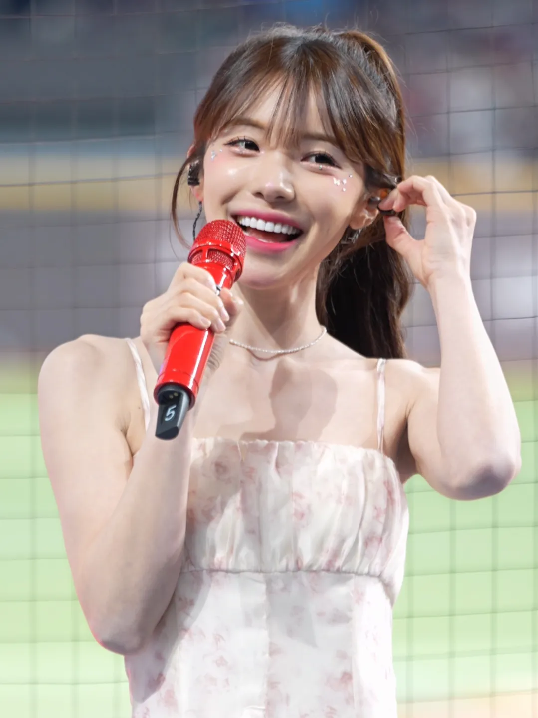 李多慧登上大巨蛋舞台，演唱Karencici金曲〈愛你但說不出口〉。（圖／記者張一笙攝）