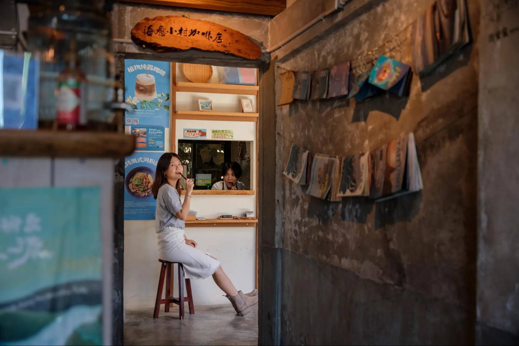 海癒小村所使用的舊建物，是人稱「中藥房」的華源鄭家老屋。咖啡店是從小在華源長大的周紫宸返鄉後所籌備開設。（攝影／姚家卿）