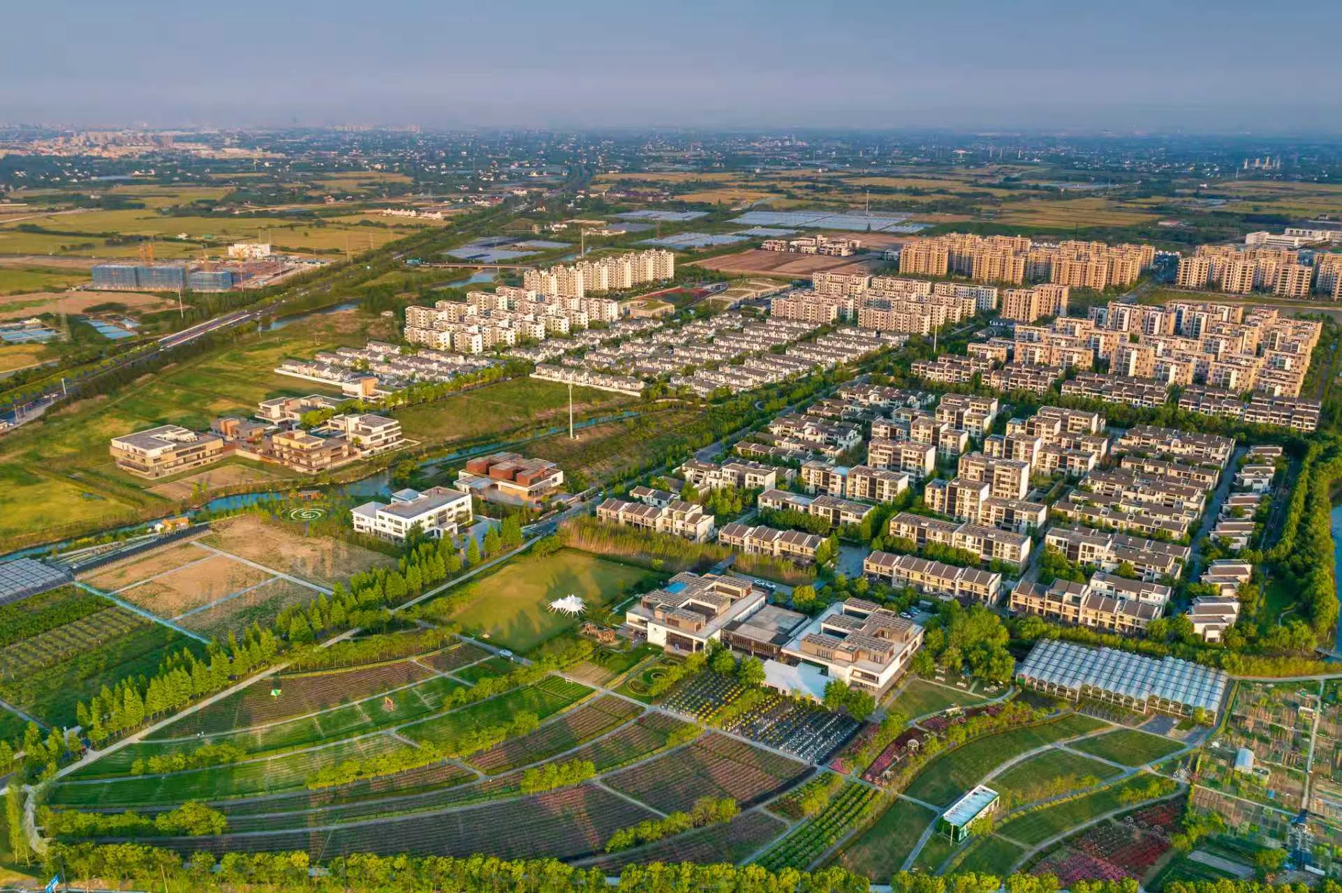 台資企業有「越南王」之稱的富美興集團，以其在越南胡志明市成功造鎮30多年的經驗，在嘉興打造理想大地小鎮。(圖/作者提供)
