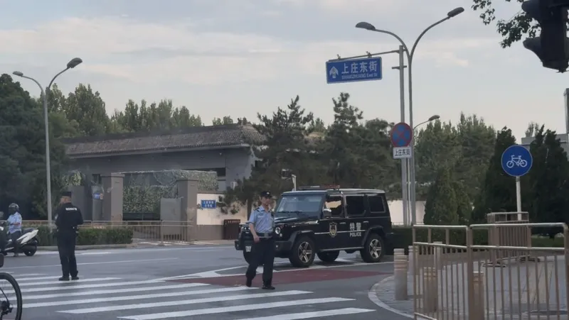 朱鎔基告別式　北京八寶山戒備森嚴（2） 已故的中國前國務院總理朱鎔基遺體18日在北京八寶山火化。八寶山附近戒備森嚴。中央社記者呂佳蓉北京攝115年8月18日