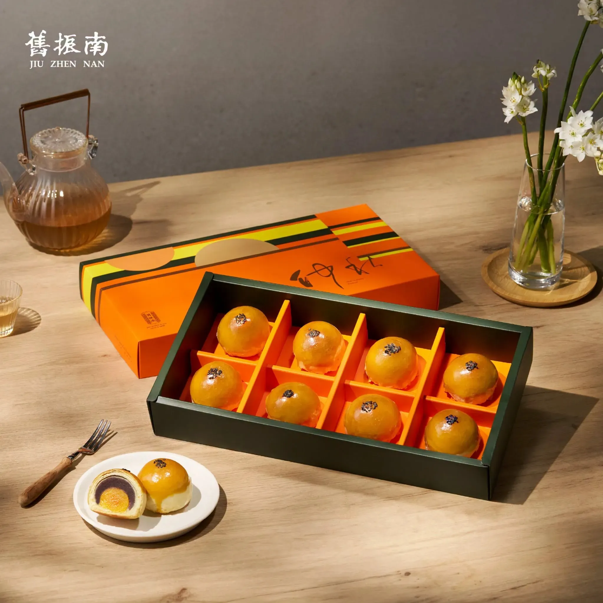 第9名舊振南創立逾百年，招牌蛋黃酥以紅豆烏豆沙搭配鴨蛋黃，是中秋送禮常見的老字號漢餅選擇。（圖／取自舊振南）