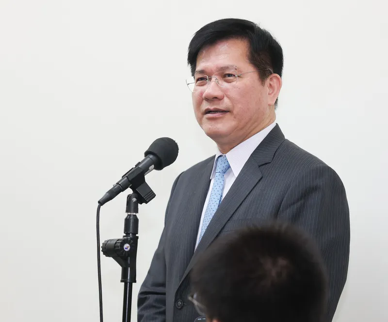 林佳龍列席立院外交及國防委員會（1） 外交部長林佳龍（圖）19日列席立法院外交及國防委員會，會前受訪回應駐日內瓦辦事處長李冠德涉濫用公帑、霸凌等議題。中央社記者謝佳璋攝115年8月19日