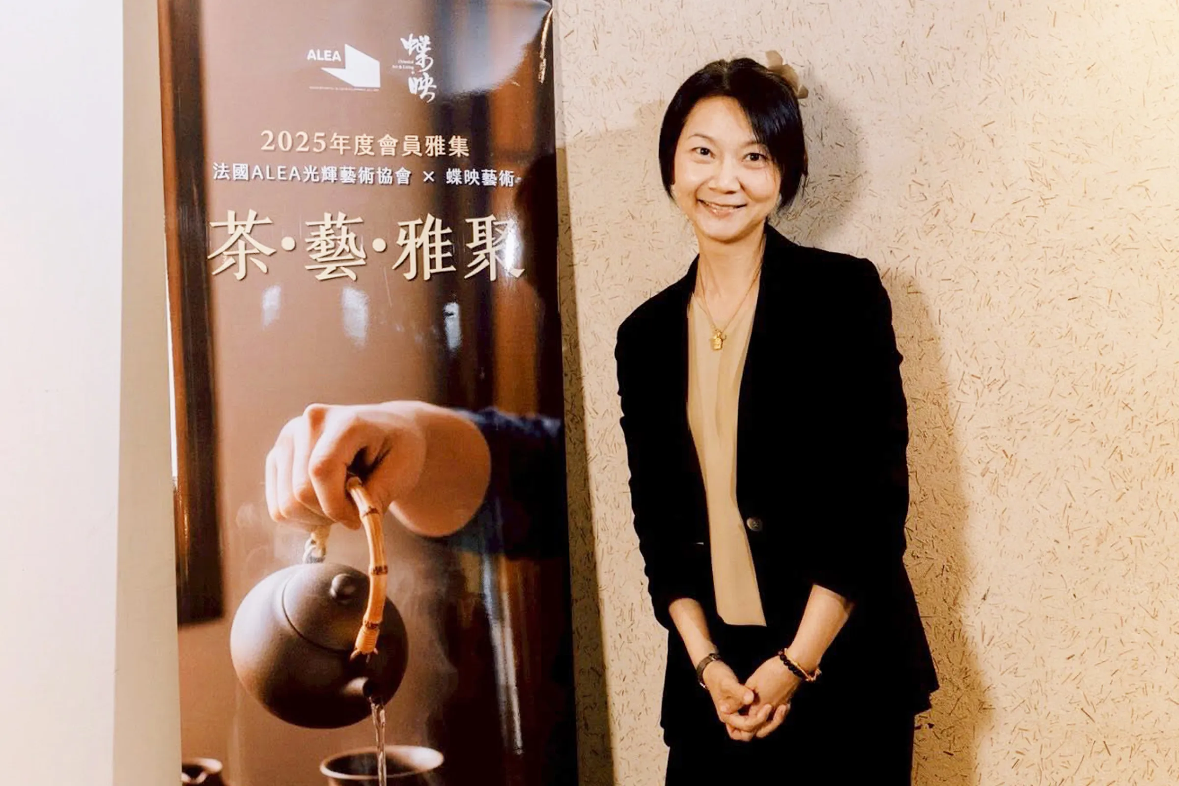 義守大學視覺藝術與設計學系副教授蔡孟㯣，經常參與藝術協會活動，互相交流分享經驗。（圖/義守大學提供）