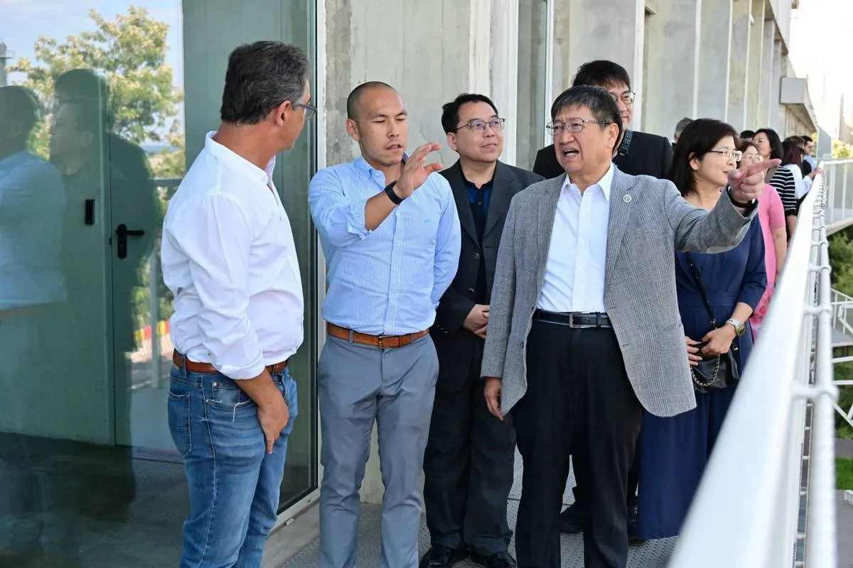 新竹縣長楊文科率縣府團隊實地參訪里斯本獨角獸工廠（Unicorn Factory Lisboa）。（圖／新竹縣政府提供）