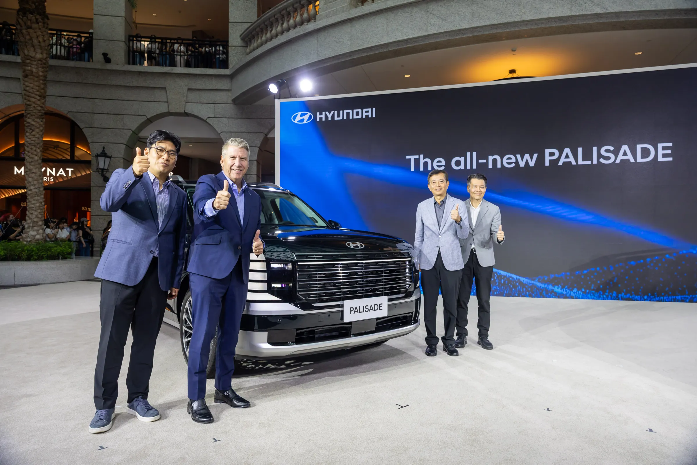 Hyundai 亞太事業策略處 處長Mr. Sungjoon Kim、(左二)Hyundai亞太地區 總裁Mr. Donald Romano、(右二)南陽實業 總經理 徐伯達、(右一)南陽實業 執行副總經理。