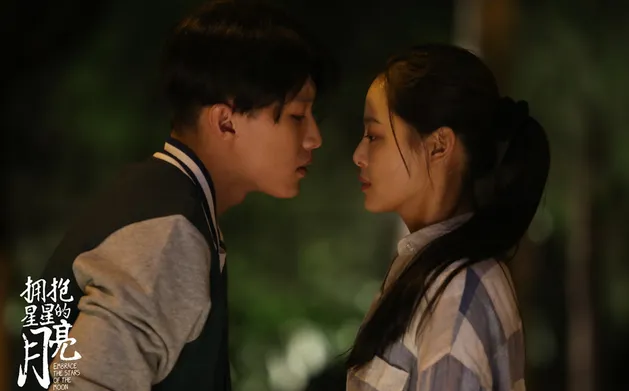 辛芷蕾最強陸劇第5名：夏明月《擁抱星星的月亮》｜豆瓣評價：7.4分（圖／取自微博）