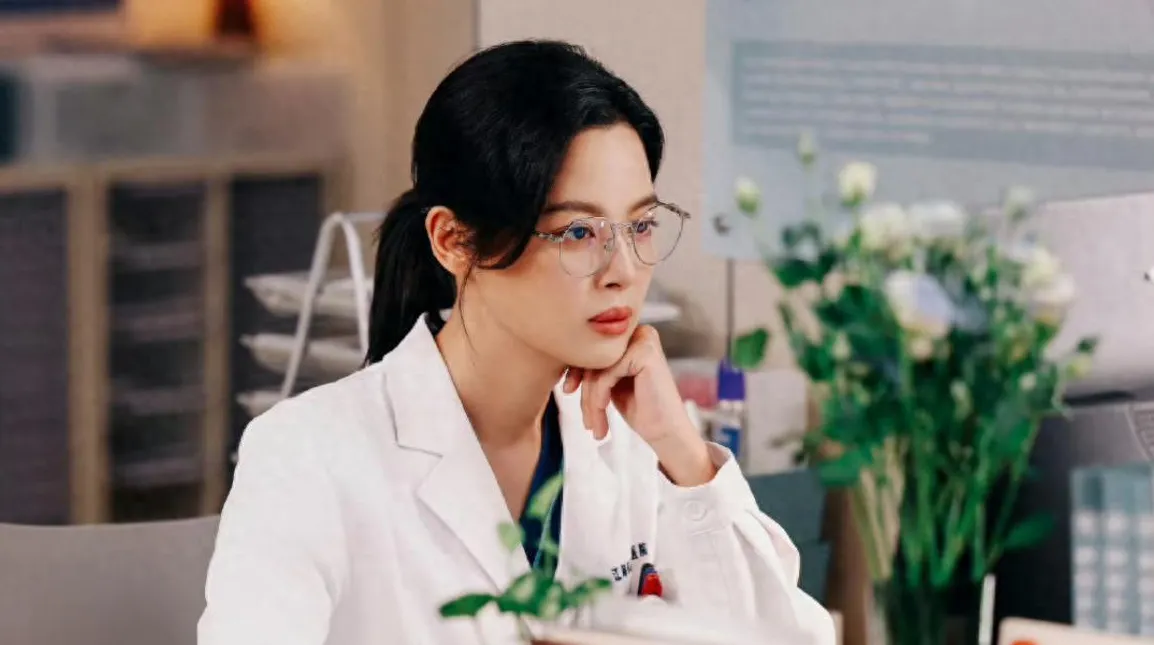 辛芷蕾最強陸劇第9名：劉梓懿《仁心俱樂部》｜豆瓣評價：6.7分（圖／取自微博）