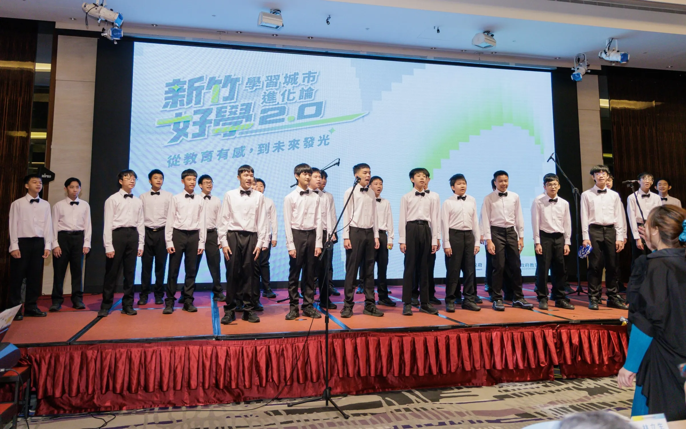 竹市三民國中合唱團開場表演博得滿堂喝采。（圖／新竹市政府提供）