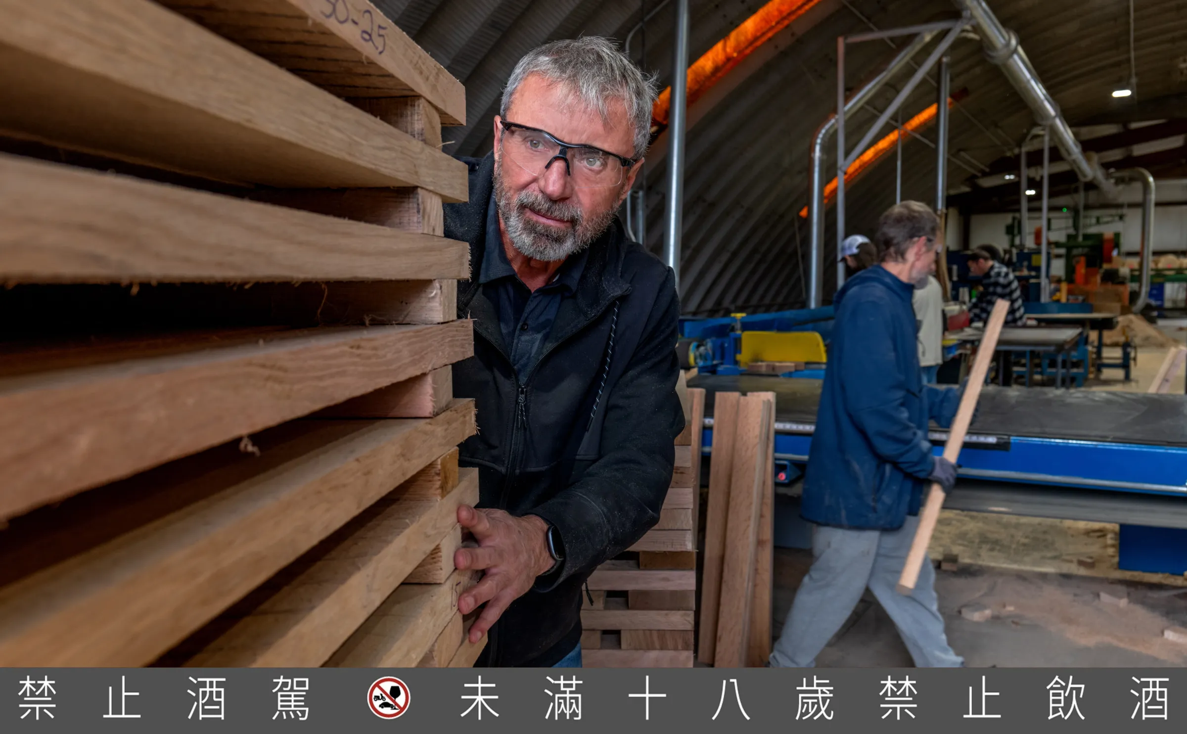 麥卡倫堅持自然風乾，使橡木在兩年的時光中，慢慢淬鍊熟成，以確保威士忌的風味。