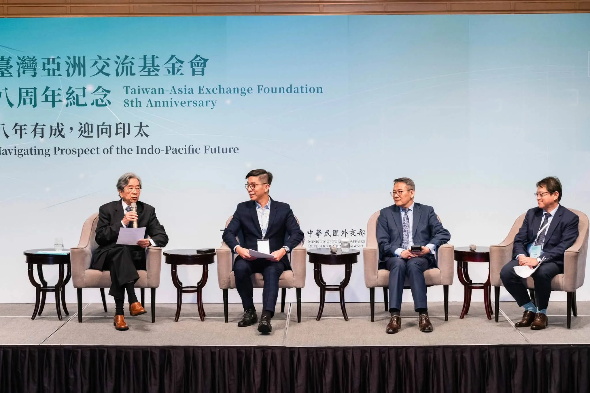 行政院海洋委員會副主委宋承恩（右1）8月初參加臺灣亞洲交流基金會的八周年論壇。（臺亞會臉書）