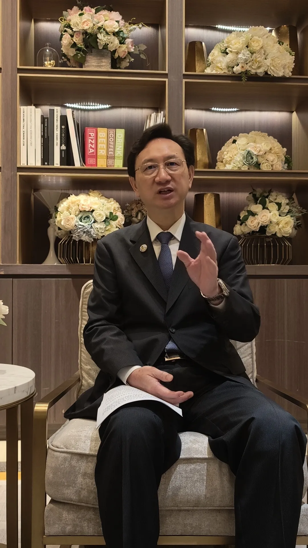 2026年8月24日，駐新加坡台北辦事處大使童振源接受風傳媒英文新聞網The Storm Media獨家專訪，分析台星經貿前景。(王秋燕攝)