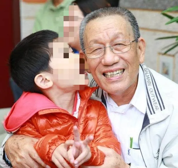 劉錦池（右）的兒子在臉書上證實父親死訊。（圖／翻攝自劉錦池臉書）