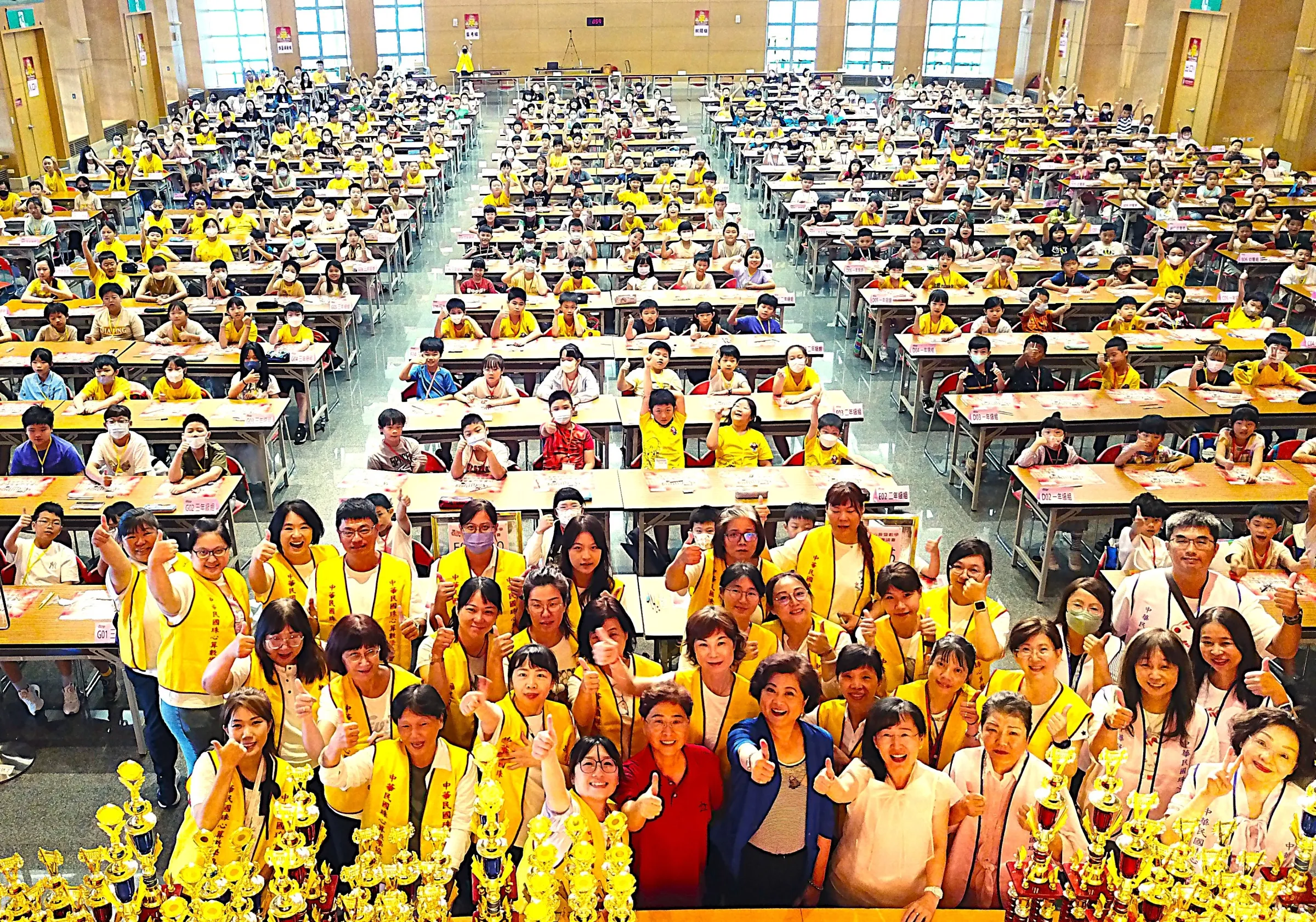 2026年中華盃比賽本會名譽理事長江惠貞女士現場大合照。（圖/中華珠心算數學協會提供）