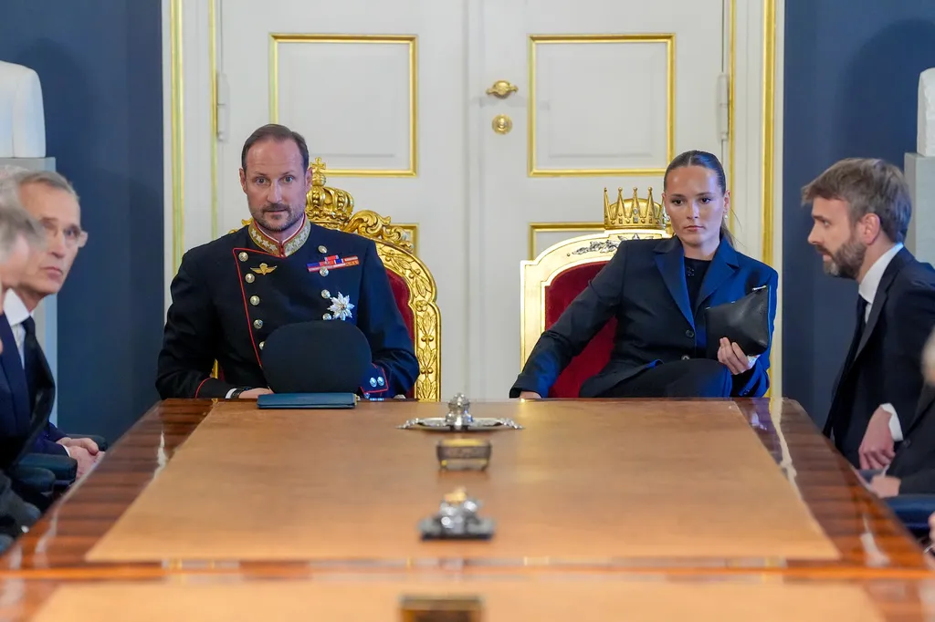 挪威新任國王哈康八世（King Haakon VIII，左）和長女英格麗·亞歷山德拉公主。（美聯社）