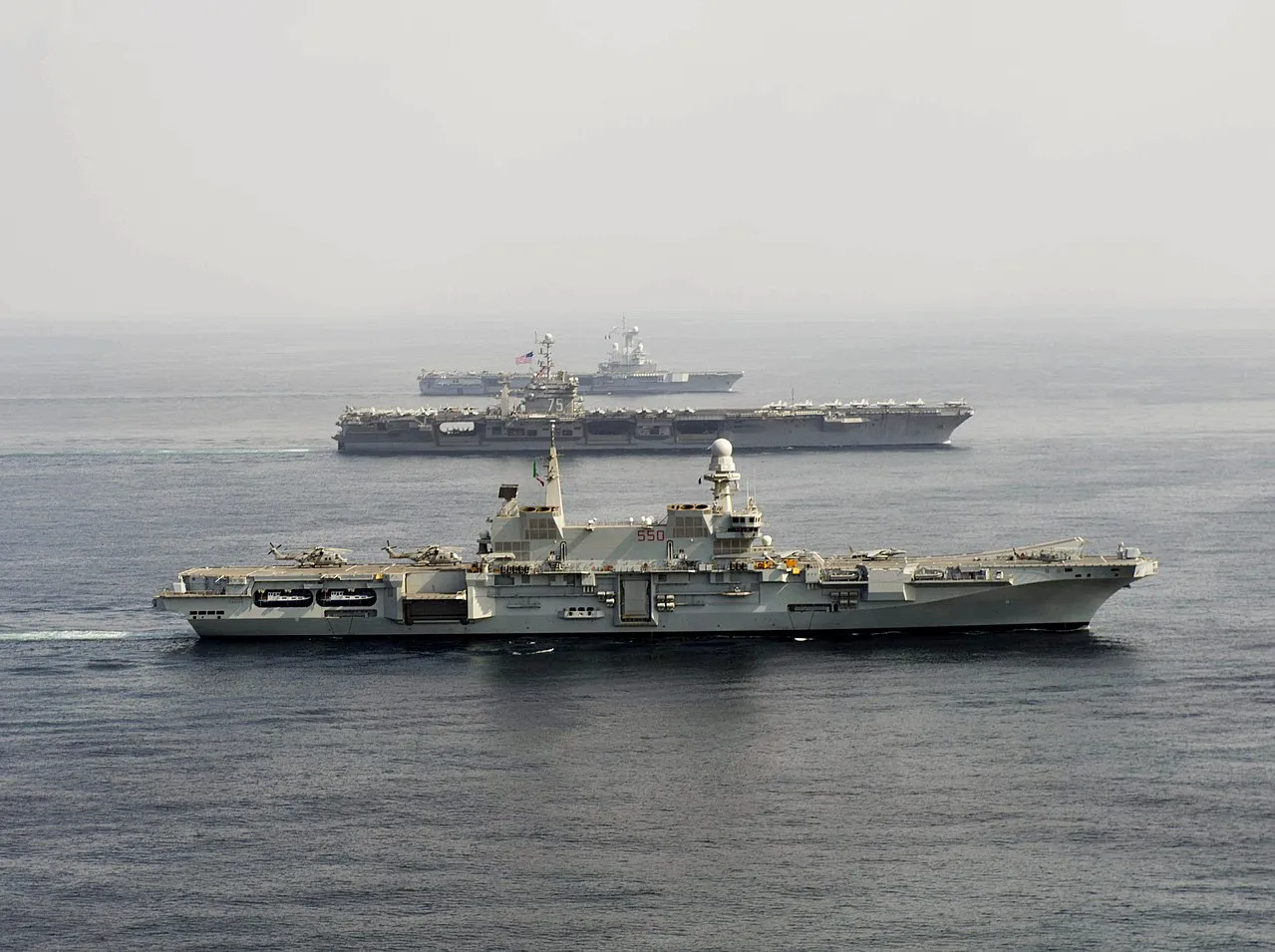 義大利加里波底號航空母艦和美國海軍杜魯門號共同演習。（取自美國海軍）
