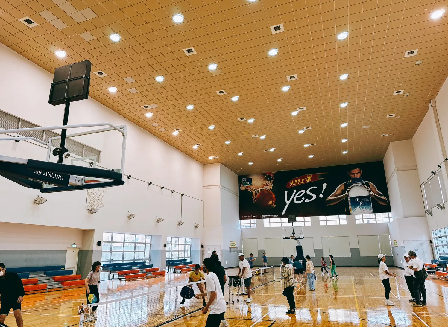 新北板橋運動中心室內匹克球提供成人匹克球團體班（照片來源｜板橋運動中心）