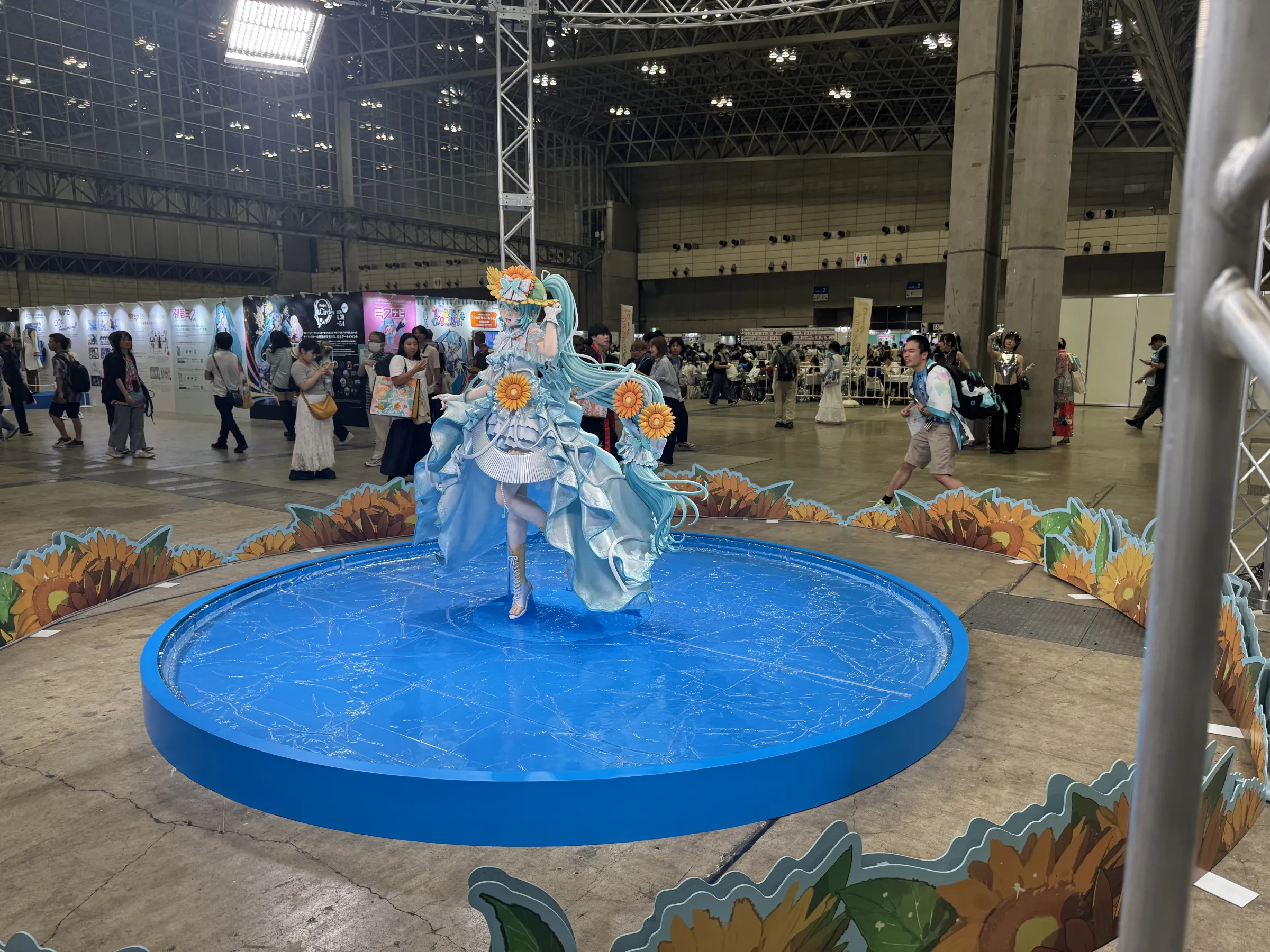 初音ミク「マジカルミライ 2026」が幕張で閉幕し、早くも2027年7月から8月に広島・大阪・東京の3都市で「マジカルミライ 2027」を開催することが発表された。黃信維