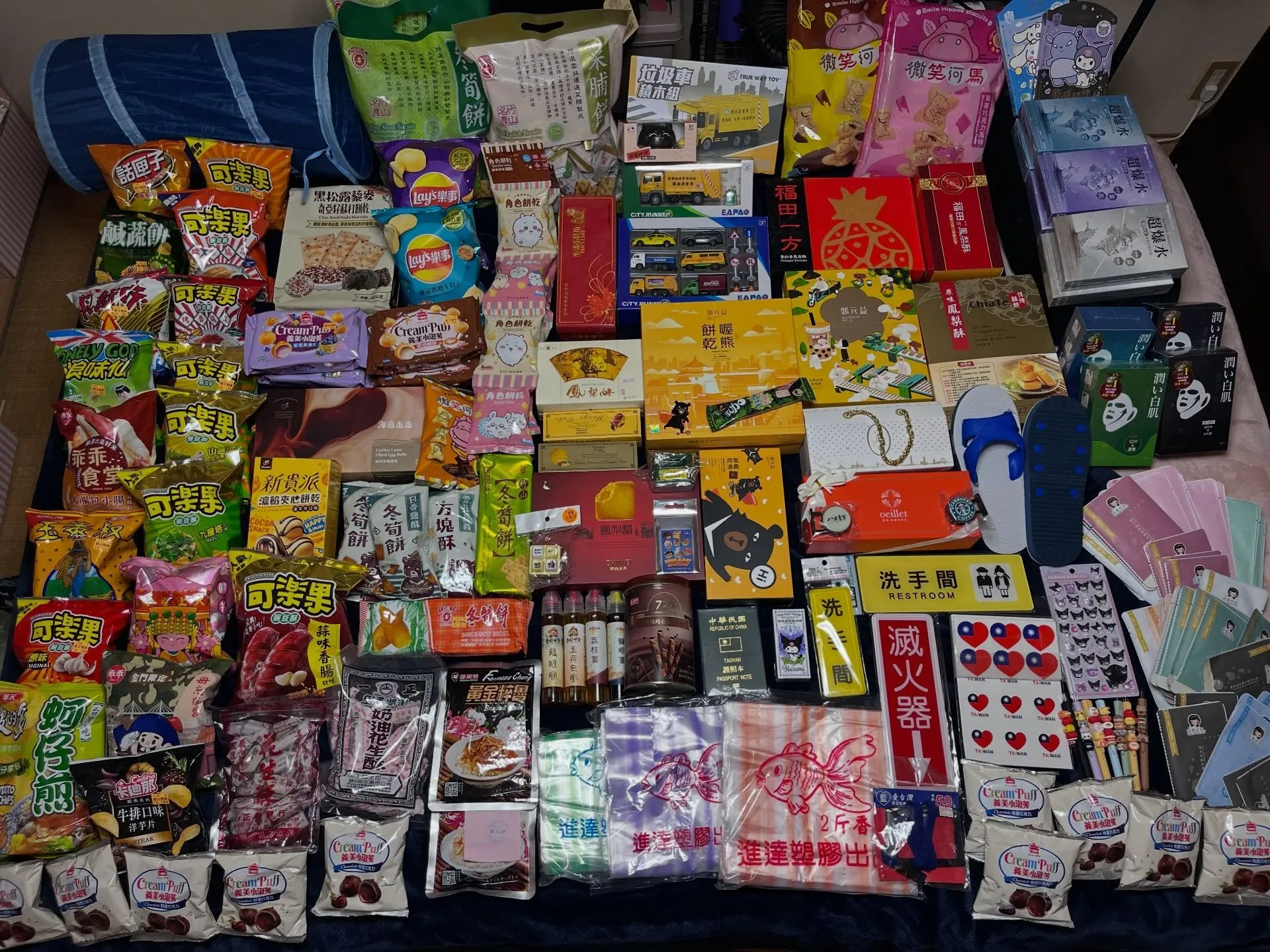 一名日本網友分享自己來台購買的戰利品，讓許多網友驚呼「真的內行」。（圖／翻攝自Threads）
