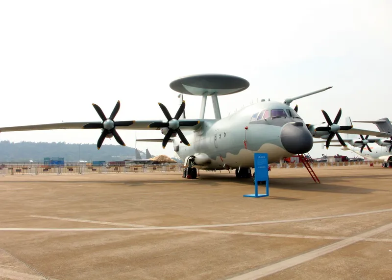 人民解放軍のKJ-500早期警戒機（写真）は探知距離が400～500キロに達し、台湾海峡で超視界外の空戦を仕掛けることを可能にする。（資料写真、中央社）