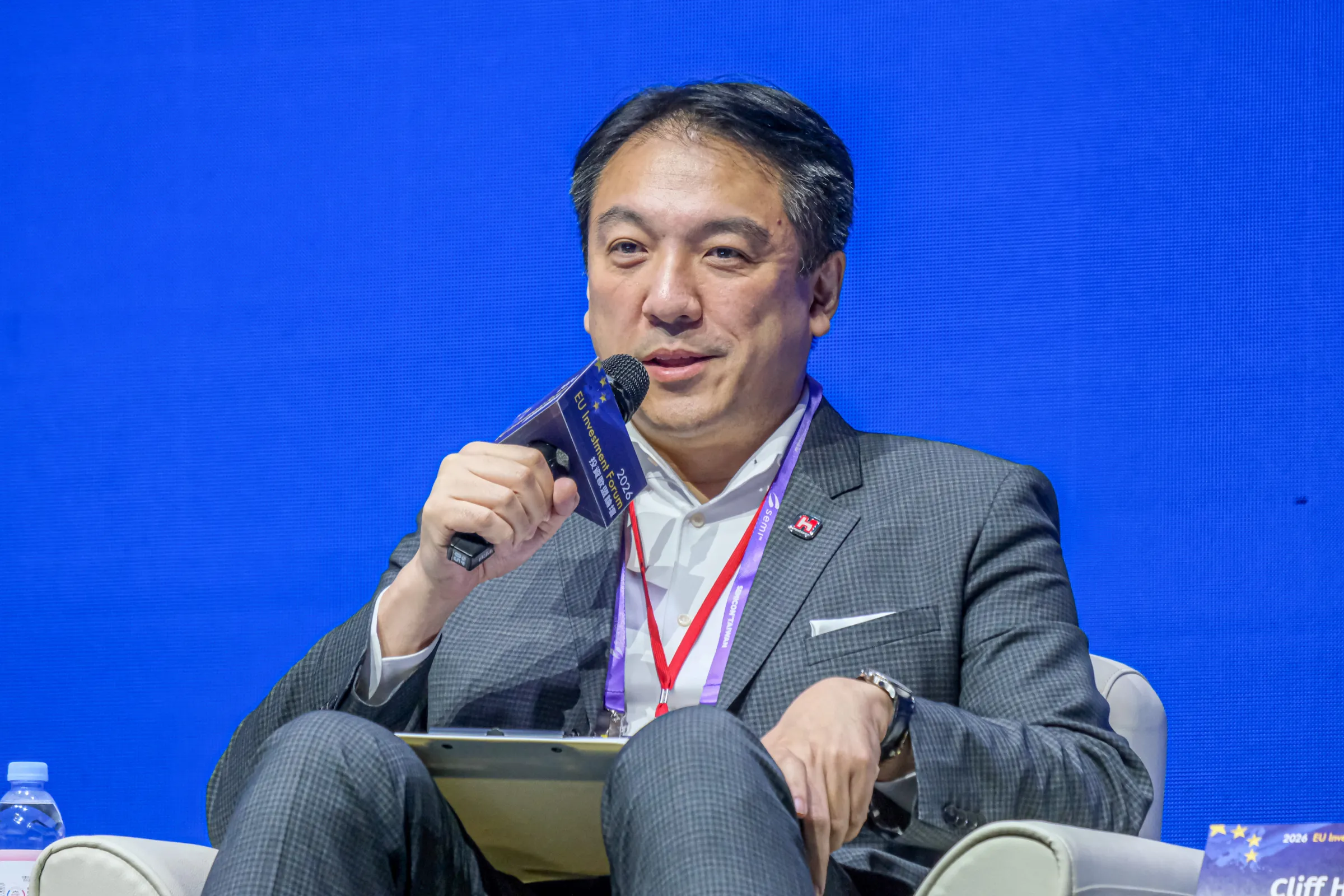 20260901-2026投資歐盟論壇1日於南港展覽館舉行，圖為鴻海科技集團董辦商務發展組AI與量子負責人趙元瀚。（劉偉宏攝）