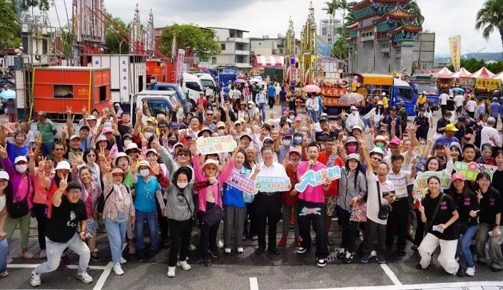 響應全國「交通安全月」，新竹縣府傳銷處舉辦「義起平安行・客家鬥鬧熱」宣導活動。（圖／新竹縣政府提供）