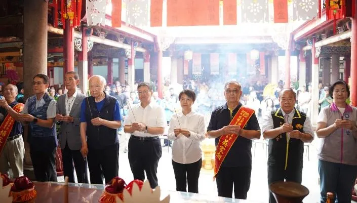新竹縣長楊文科與客委會主委古秀妃等貴賓共同祭祀義民爺。（圖／新竹縣政府提供）