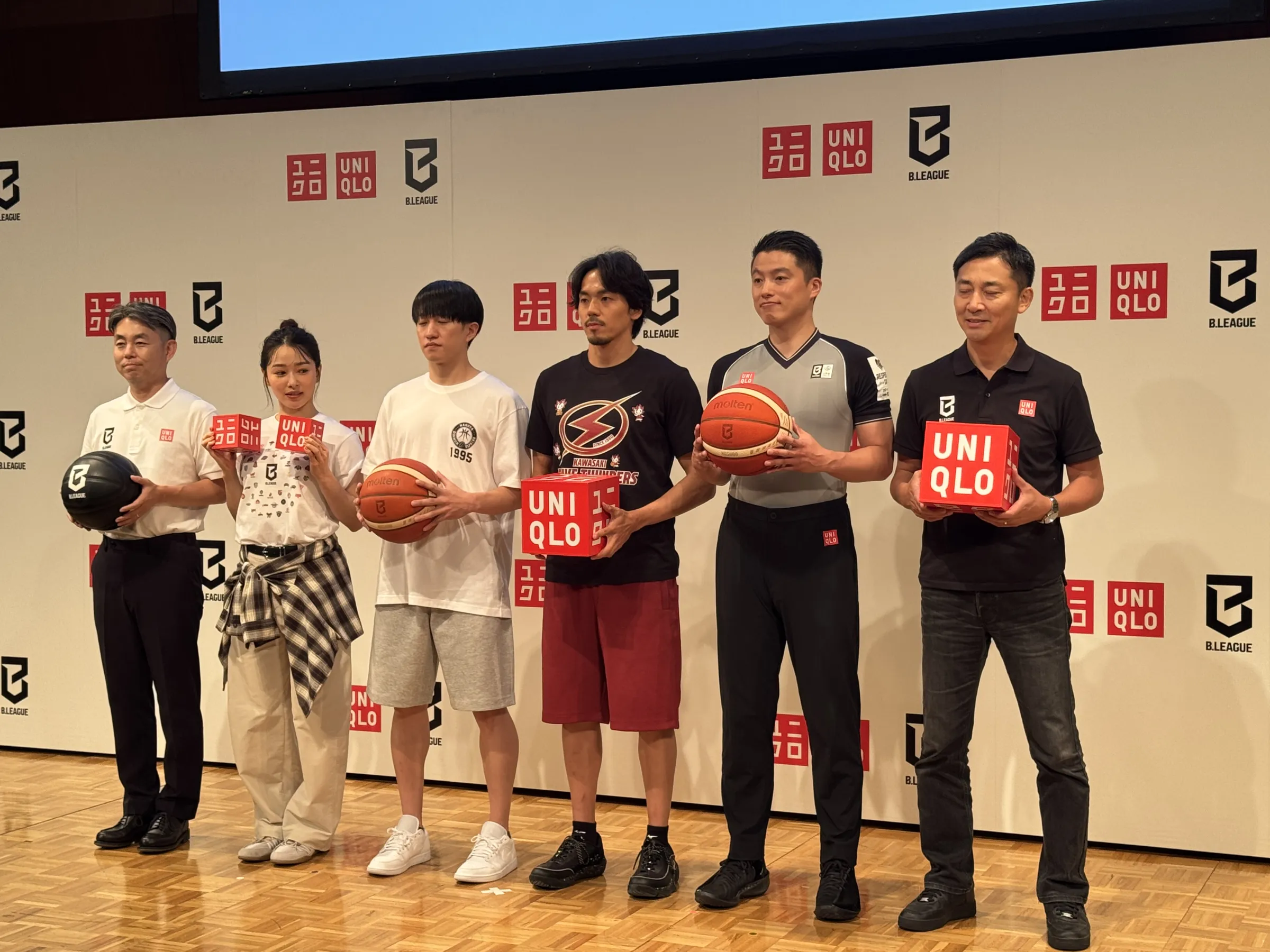 ユニクロがB.LEAGUEと初のパートナーシップを締結し、新シーズンに向けた公式ウェアの提供や、全55クラブのデザインを自由に組み合わせられる「UTme!」サービスなどを展開する。黃信維