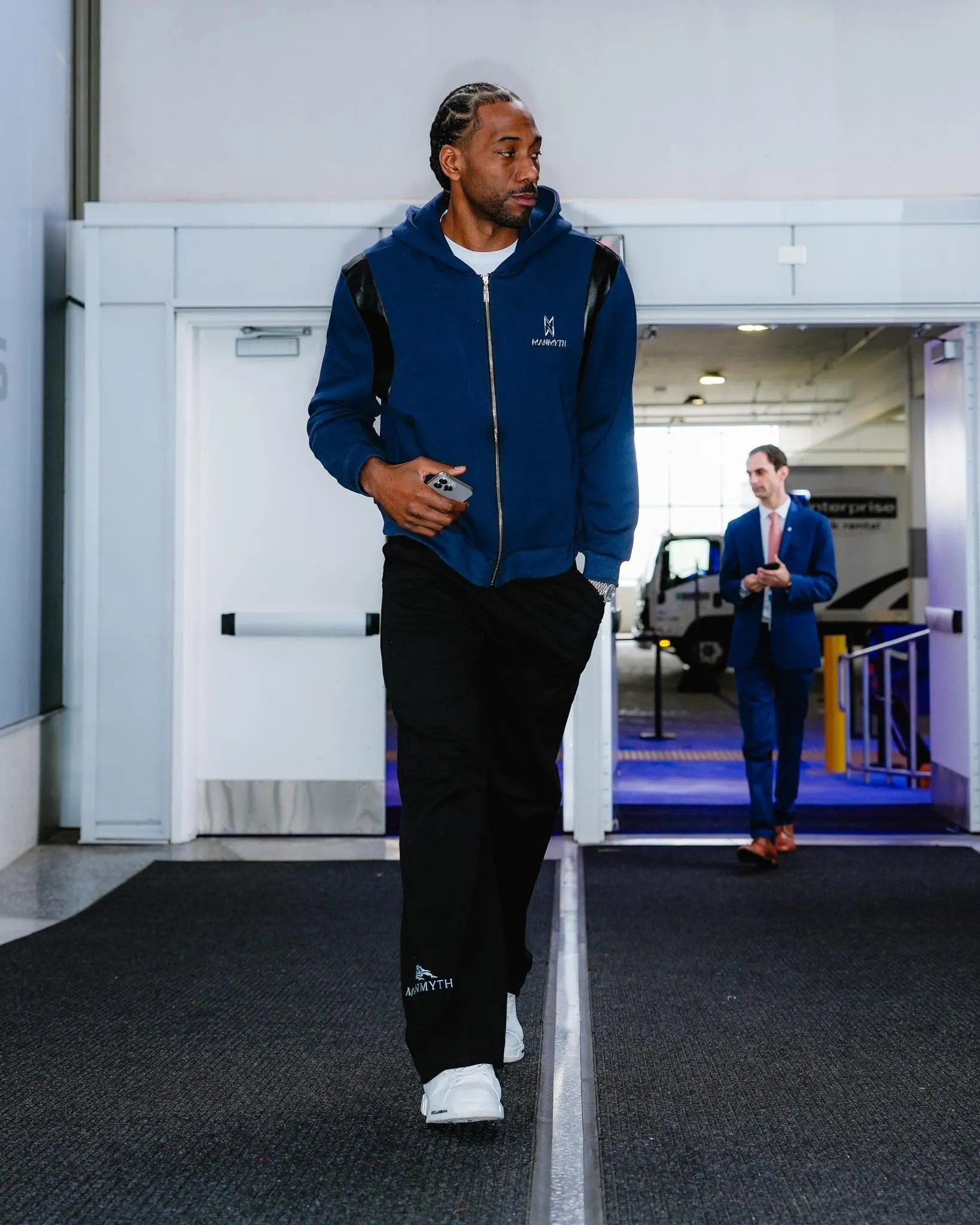 快艇與Kawhi Leonard薪資規避案調查近1年後落幕，NBA祭出3000萬美元罰款、沒收5枚首輪籤等重罰，從2800萬美元代言到老闆Ballmer遭停權，《風傳媒》整理密約事件始末一次看。（圖／翻攝自LA Clippers官方臉書）
