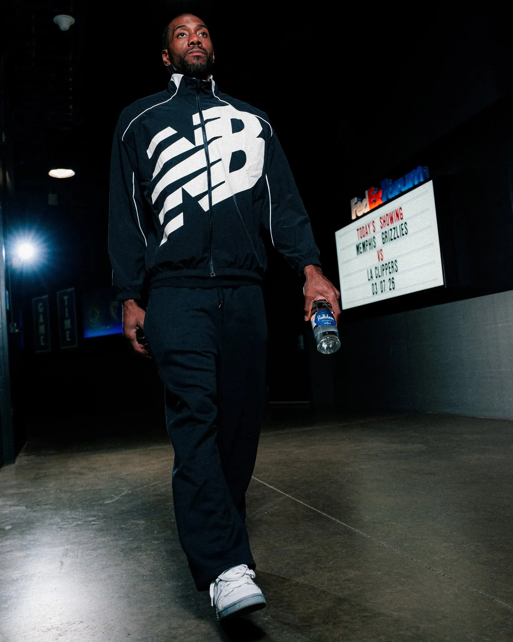 快艇與Kawhi Leonard薪資規避案調查近1年後落幕，NBA祭出3000萬美元罰款、沒收5枚首輪籤等重罰，從2800萬美元代言到老闆Ballmer遭停權，《風傳媒》整理密約事件始末一次看。（圖／翻攝自LA Clippers官方臉書）