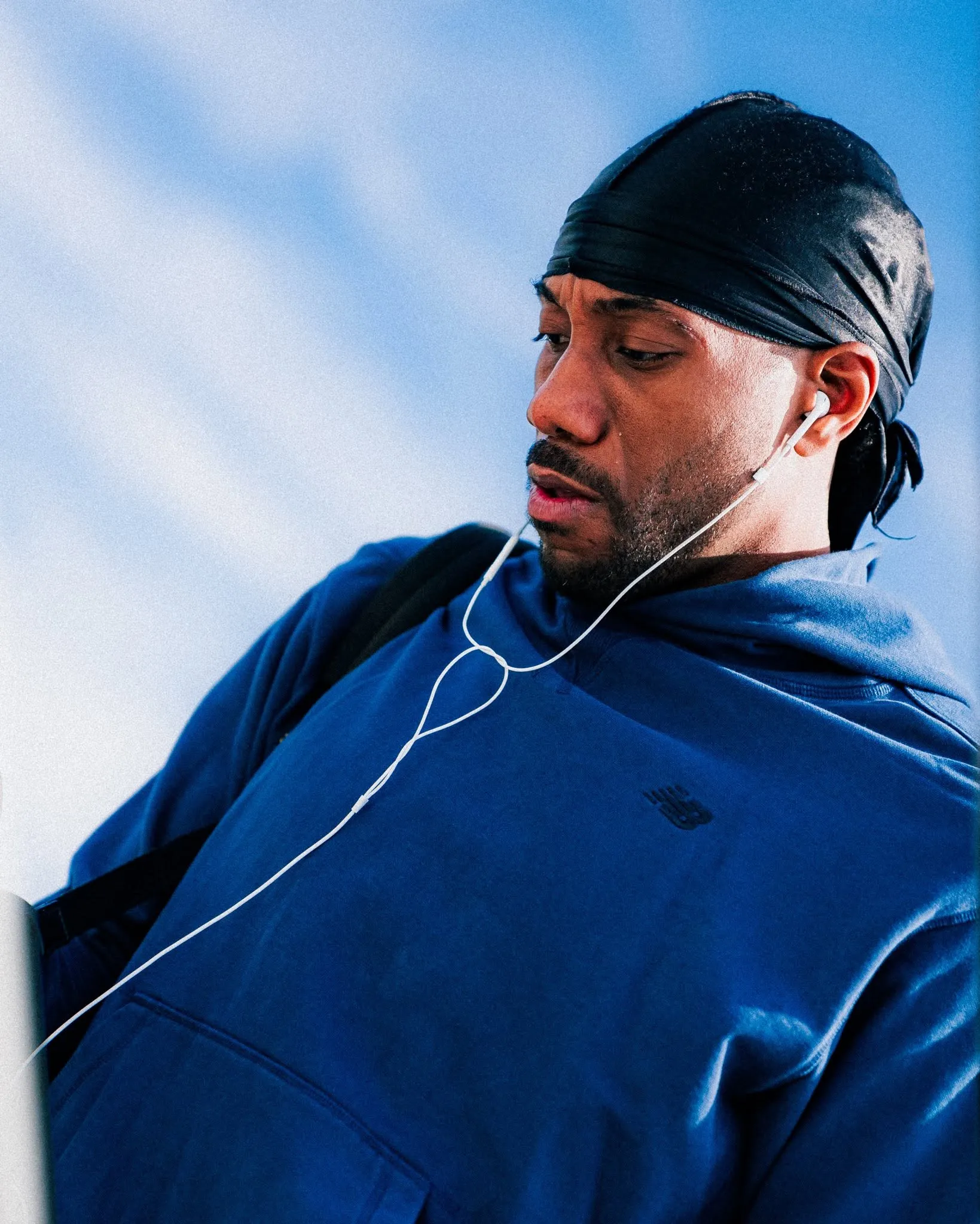 快艇與Kawhi Leonard薪資規避案調查近1年後落幕，NBA祭出3000萬美元罰款、沒收5枚首輪籤等重罰，從2800萬美元代言到老闆Ballmer遭停權，《風傳媒》整理密約事件始末一次看。（圖／翻攝自LA Clippers官方臉書）