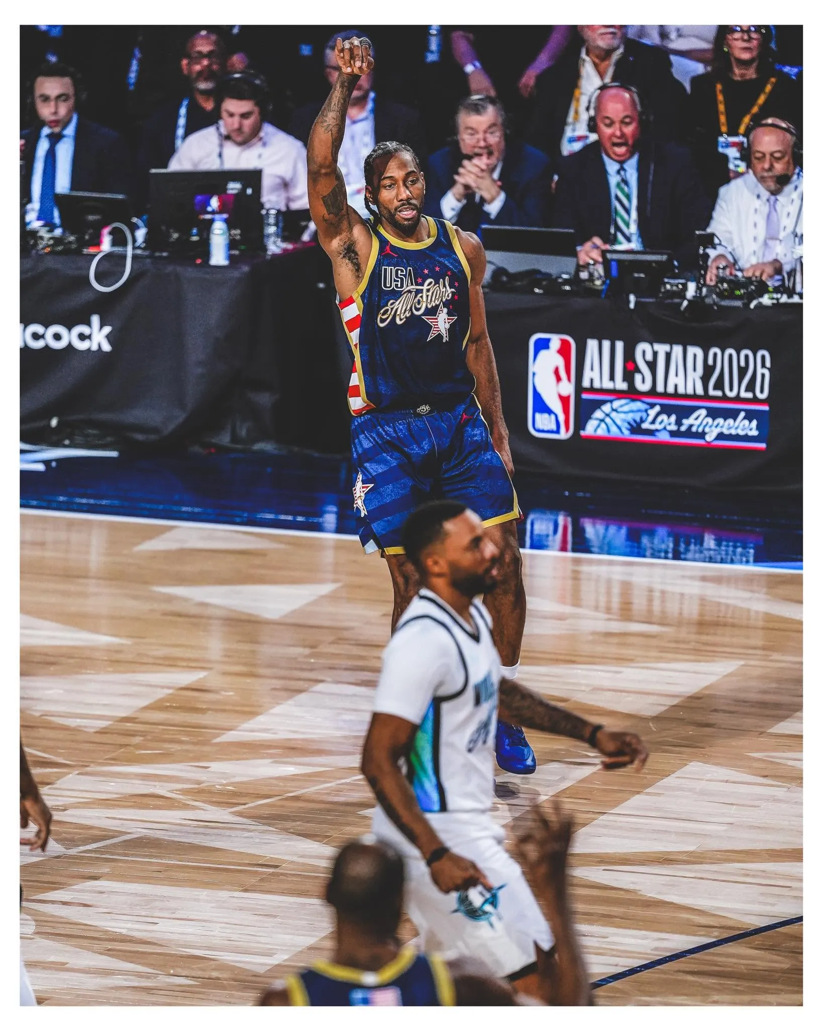 快艇與Kawhi Leonard薪資規避案調查近1年後落幕，NBA祭出3000萬美元罰款、沒收5枚首輪籤等重罰，從2800萬美元代言到老闆Ballmer遭停權，《風傳媒》整理密約事件始末一次看。（圖／翻攝自LA Clippers官方臉書）