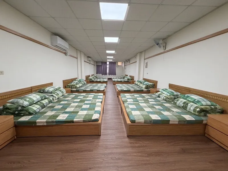 BTS高雄演出　覆鼎金保安宮香客大樓提供住宿 韓國團體防彈少年團（BTS）11月將在高雄開唱，高雄覆鼎金保安宮香客大樓規劃240人住宿機會，歡迎粉絲持BTS演唱會門票入住。入住規範等相關事項，以廟方說明為準。（高雄市政府民政局提供）中央社記者張已亷傳真115年9月3日
