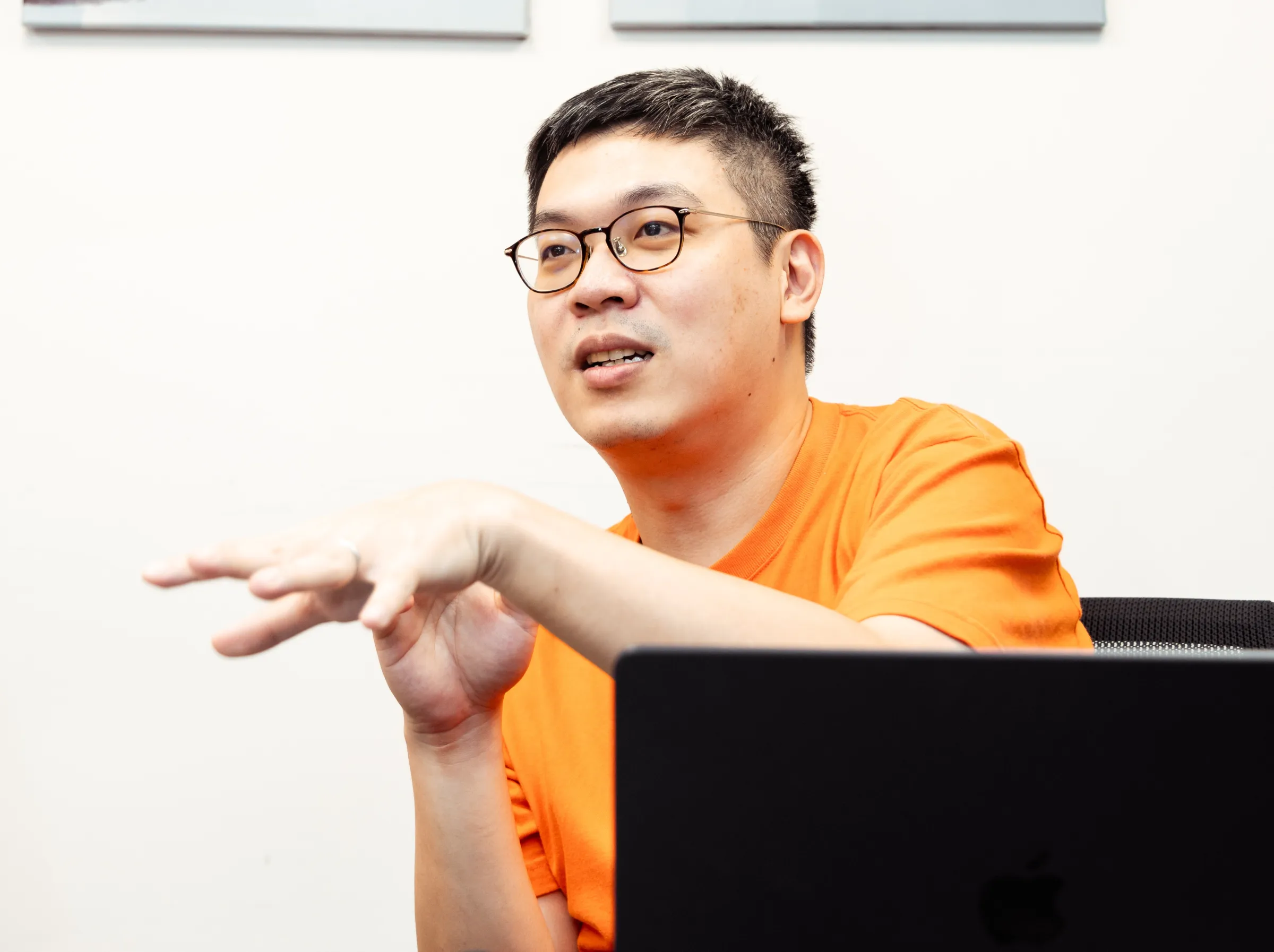 邵國昌觀察，YouTube、Meta、TikTok等平台愈來愈以「讓使用者不要滑走」為核心，演算法持續依照使用者當下興趣推薦內容，結果是「內容」本身的重要性逐漸凌駕帳號原有粉絲數。（風傳媒攝）