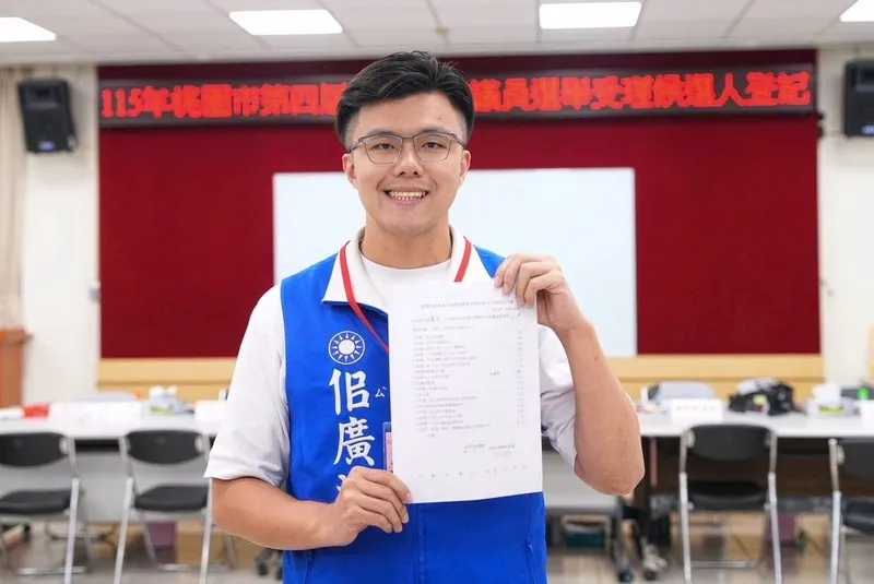 佀廣洋以無黨籍登記參選桃園市議員 國民黨立委萬美玲之子佀廣洋（圖）受霸凌爭議影響放棄國民黨提名，改以無黨籍身分參選桃園市議員，3日赴桃園市選委會完成登記。（佀廣洋提供）中央社記者葉臻傳真115年9月3日