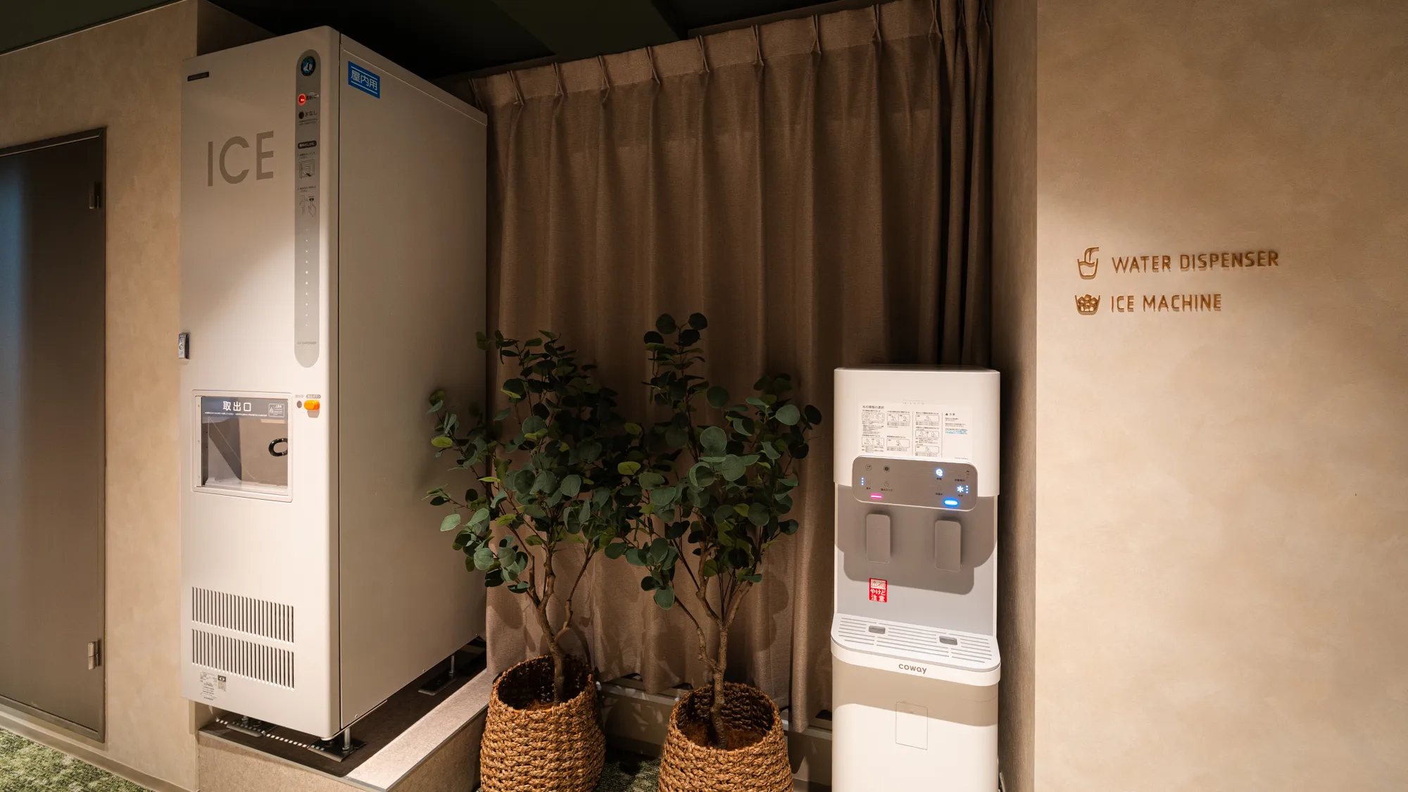 R HOTELは東京・押上の色彩豊かな空間や名古屋駅前の鉄道をテーマにした施設、大阪のウェルネス拠点など、地域とつながる独自の宿泊体験を全国で展開している。R HOTEL
