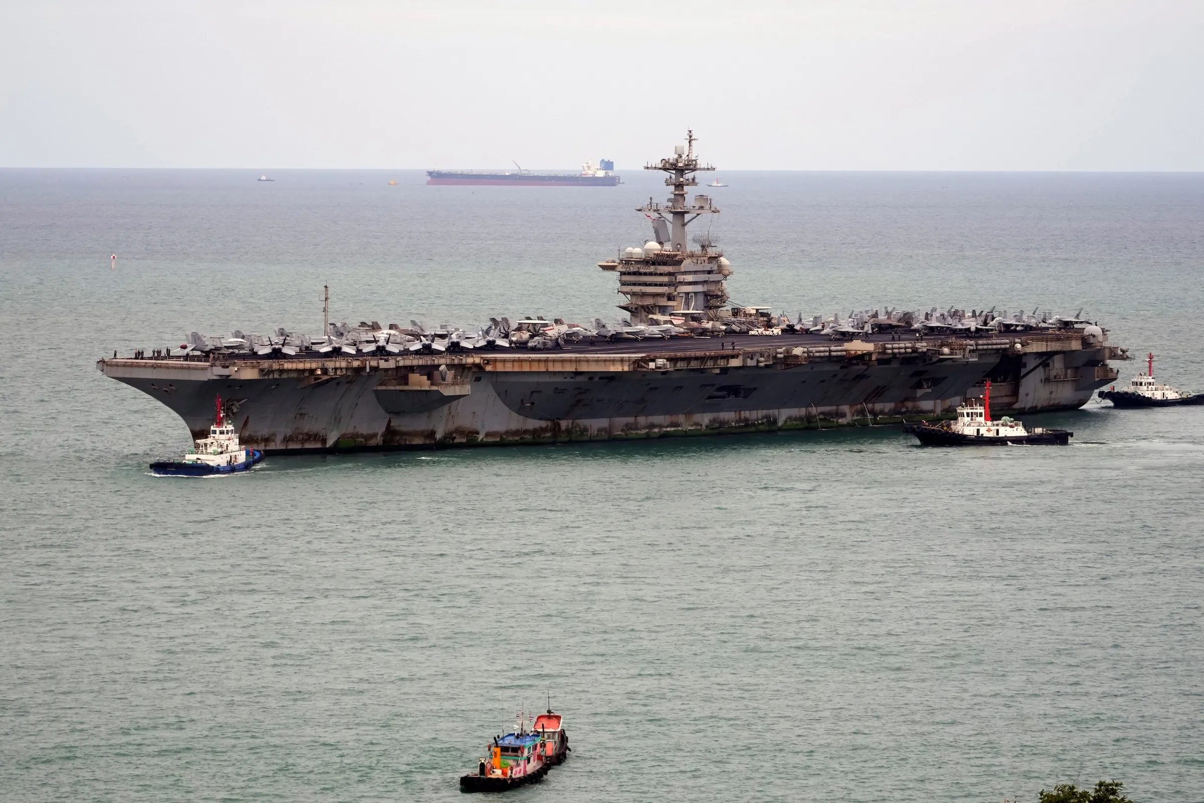 2026年9月2日，美軍航空母艦「林肯號」抵達泰國春武里府林查班港。（美聯社）
