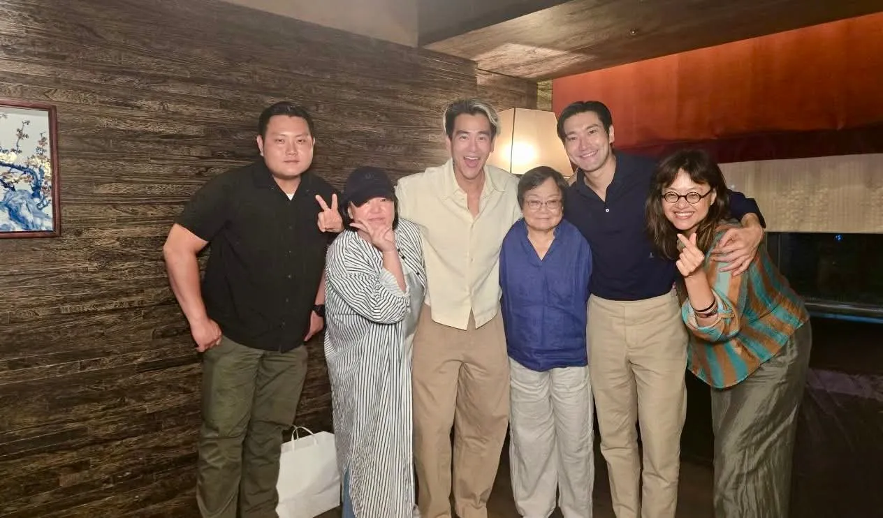 始源在台灣驚喜合體彭于晏及《破風》昔日夥伴，11年友情掀起回憶殺；沒想到他發文一度把《破風》寫成《波風》，遭粉絲瘋狂提醒後火速改正。（圖／翻攝自崔始源Threads@siwonchoi）