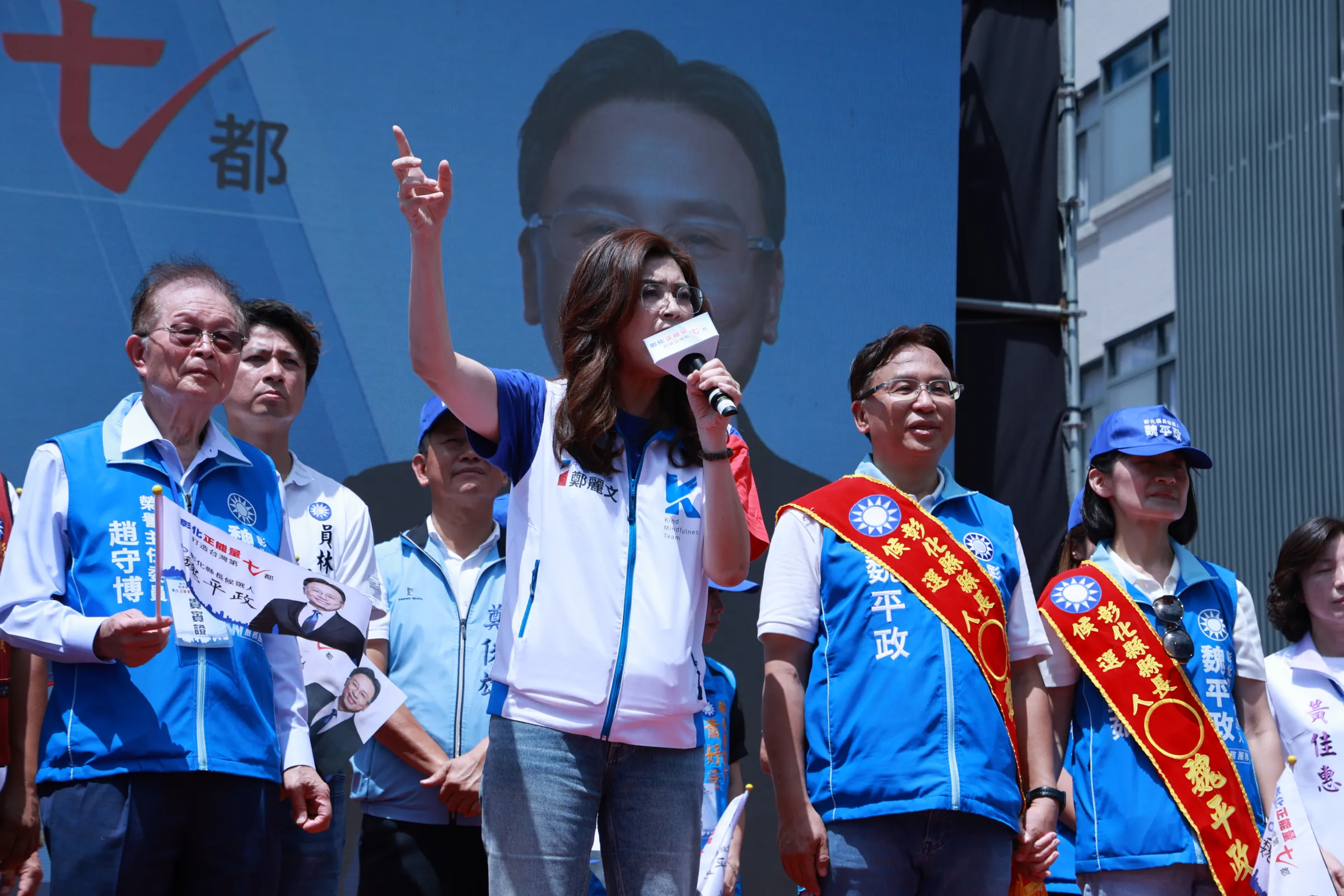 20260906-國民黨彰化縣長候選人魏平政6日正式成立競選總部，國民黨主席鄭麗文、台中市長盧秀燕及彰化藍營地方要角到場。（國民黨提供）