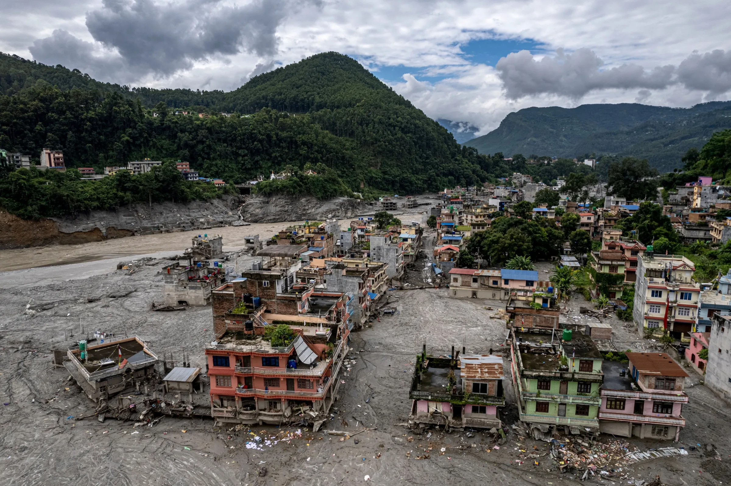 2026年9月3日，尼泊爾努瓦科特地區發生山洪暴發，翠蘇里河水位暴漲造成嚴重災害。（美聯社）