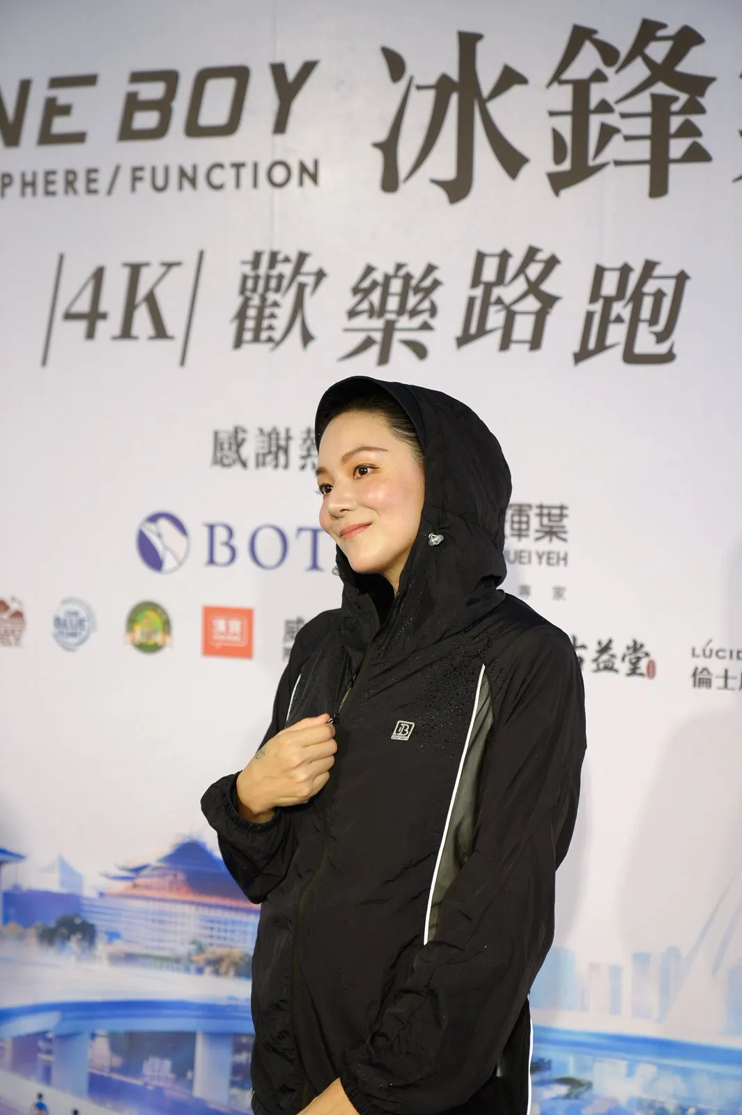 歐陽靖現身ONE BOY首屆冰鋒氣殼4K歡樂路跑，與現場跑者一同感受夏日運動氛圍。(圖片提供：ONE BOY)