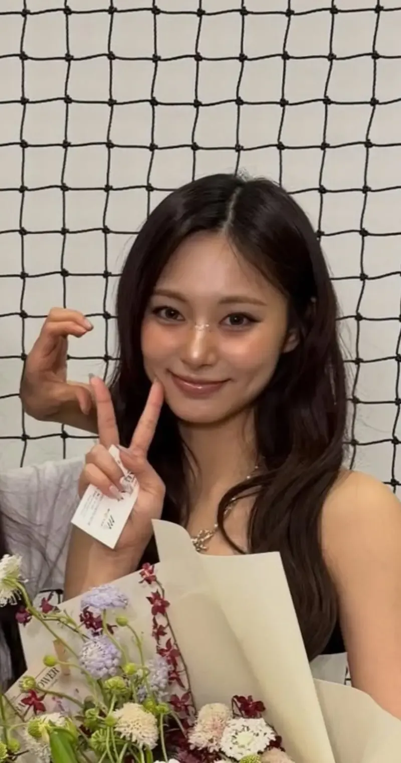 TWICE周子瑜確定加入AAA 2026主持陣容，12月5、6日將在高雄國家體育場搭檔張員瑛、池昌旭與成韓彬。（圖／翻攝自文萬植Threads）