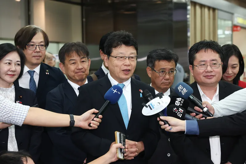 日本跨黨派國會議員訪團抵台記者會(1) 日本跨黨派國會議員訪問團8日抵達台北松山機場,日本保守黨參議員北村晴男(中)在機場受訪表示,此行目的是向台灣朋友傳達,訪團成員相當重視台灣海峽的和平安定。中央社記者王騰毅攝115年9月8日