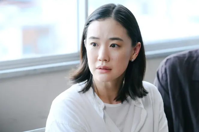 近期蒼井優、中島步、高橋文哉主演的日劇《直到T恤乾了為止》熱播，故事從兩對夫妻捲入一場意外開始，原本看似幸福的婚姻逐漸崩塌，丈夫每月「第三個星期五」隱藏的祕密也跟著浮上檯面。（圖／取自imdb）