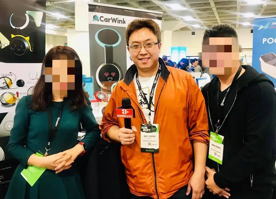 周子瑜堂哥周威成（中）過去曾協助維繫台灣品牌關係，這次則被指主張結合科技業資源，協助堂妹進一步拓展歐美市場。（圖／翻攝自清大校友中心）