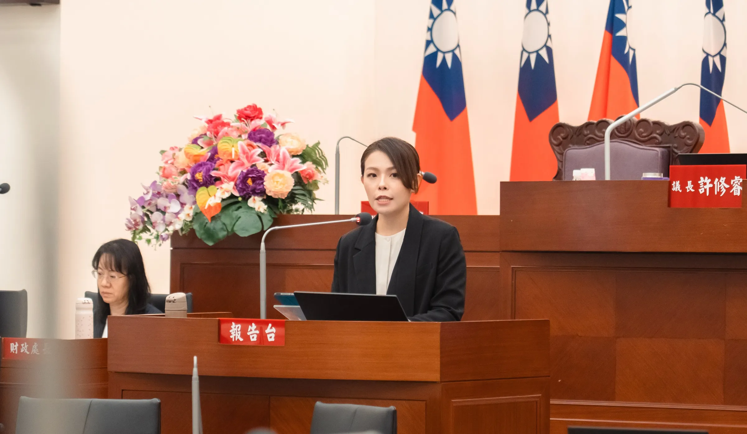 高虹安說明，市府持續推動近35年來規模最大的中油油庫公辦市地重劃案，預計118年完工，打造約38公頃創新科技產業廊帶。（圖／新竹市政府提供）